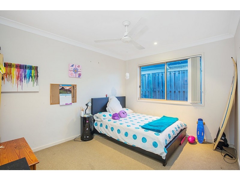 6 Taske Rise, Pacific Pines QLD 4211