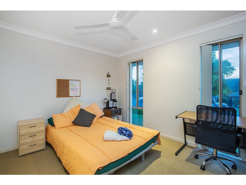 6 Taske Rise, Pacific Pines QLD 4211