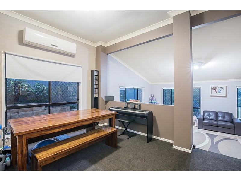 20 Bonin Close, Pacific Pines QLD 4211