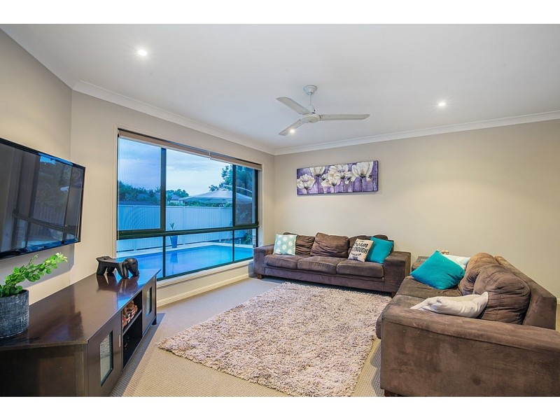 4 Harwood Place, Maudsland QLD 4210