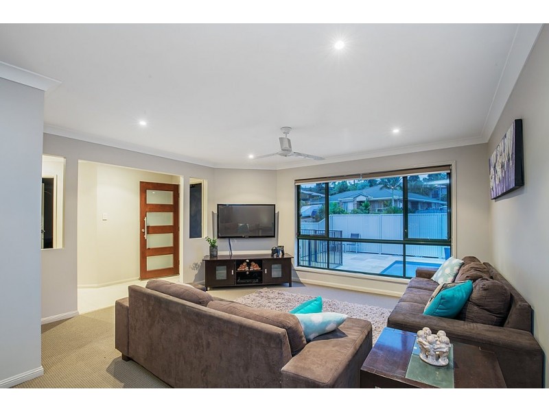 4 Harwood Place, Maudsland QLD 4210