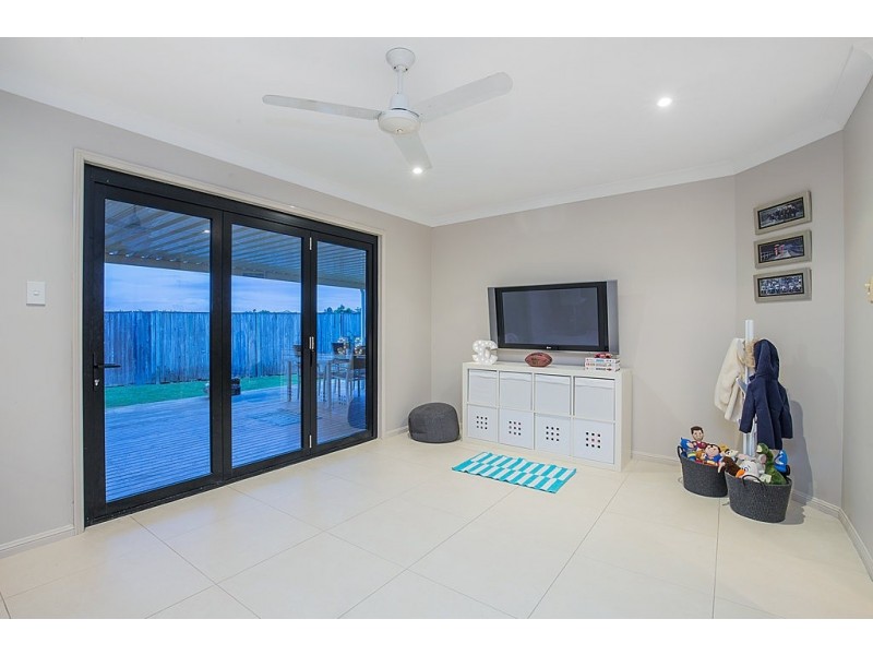 4 Harwood Place, Maudsland QLD 4210