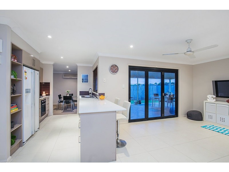 4 Harwood Place, Maudsland QLD 4210