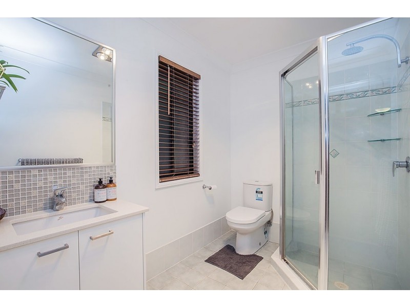 4 Harwood Place, Maudsland QLD 4210