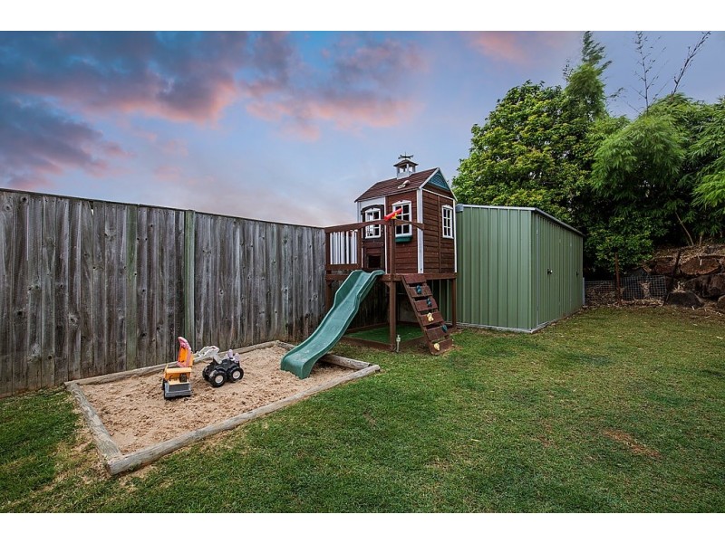 4 Harwood Place, Maudsland QLD 4210