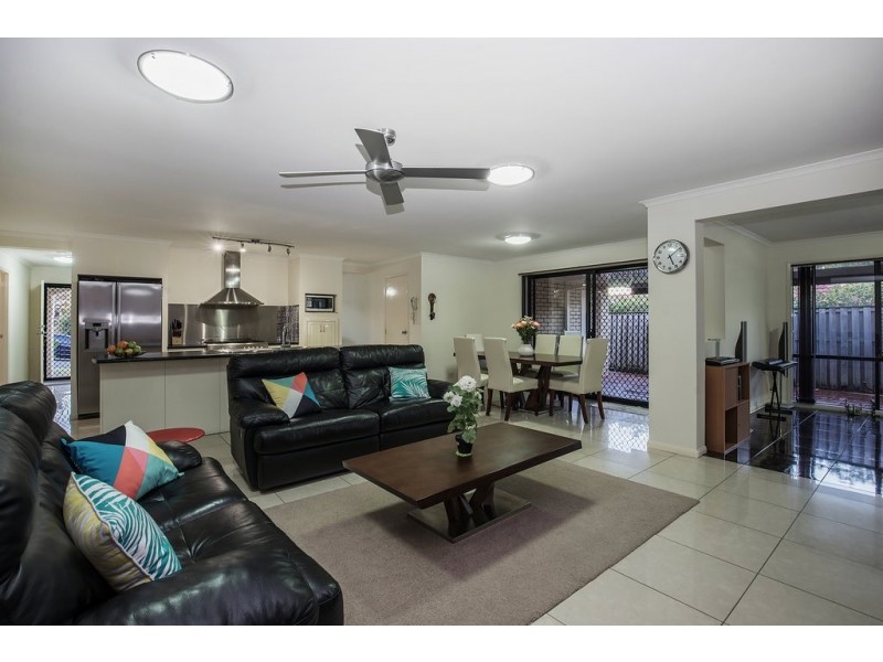 4 Fitzgerald Close, Maudsland QLD 4210