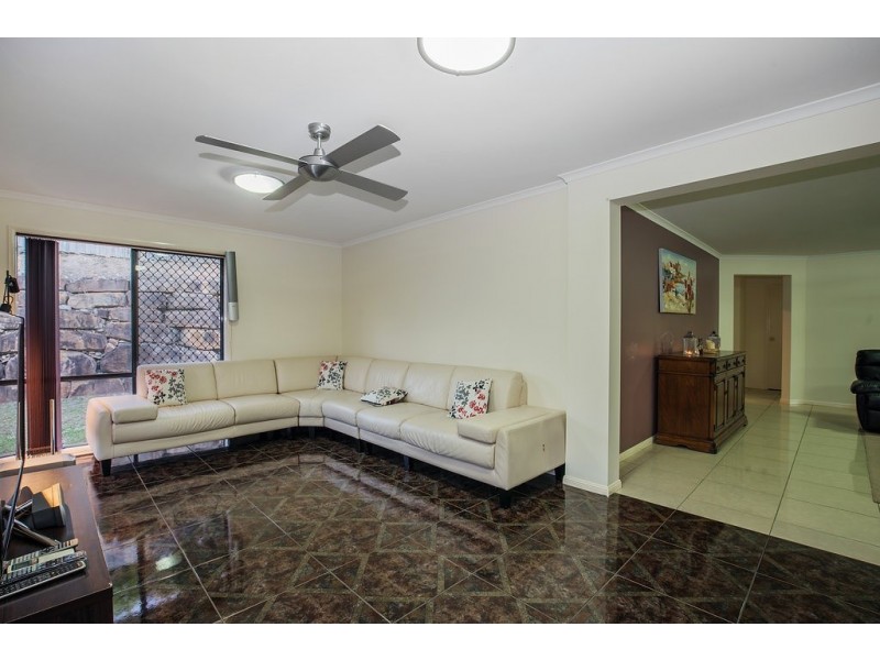 4 Fitzgerald Close, Maudsland QLD 4210