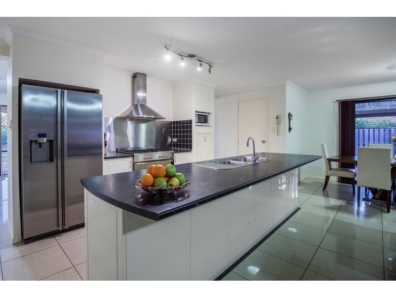 4 Fitzgerald Close, Maudsland QLD 4210