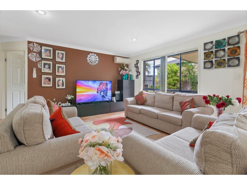 4 Saint Maarten Crescent, Oxenford QLD 4210