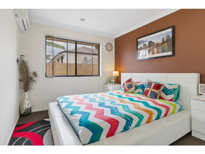 4 Saint Maarten Crescent, Oxenford QLD 4210