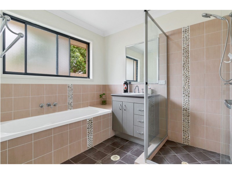 4 Saint Maarten Crescent, Oxenford QLD 4210