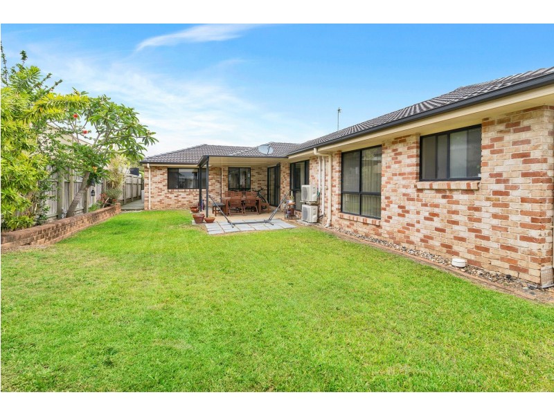 4 Saint Maarten Crescent, Oxenford QLD 4210