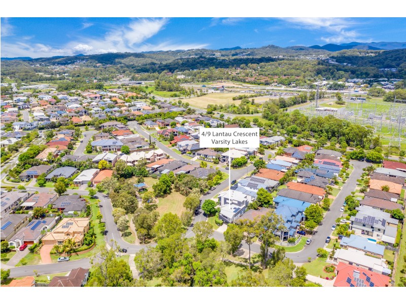 4/9 Lantau Crescent, Varsity Lakes QLD 4227