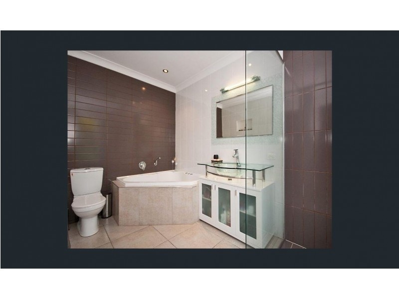 7 Berkley Court, Highland Park QLD 4211