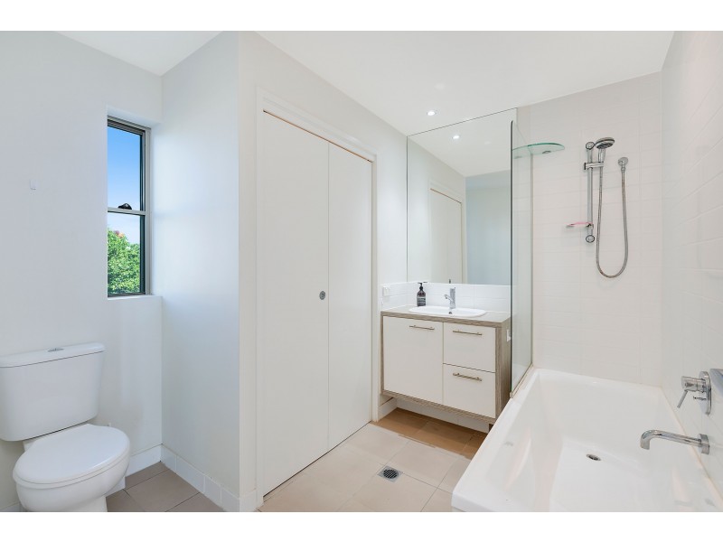 209/2-4 Riverwalk Avenue, Robina QLD 4226