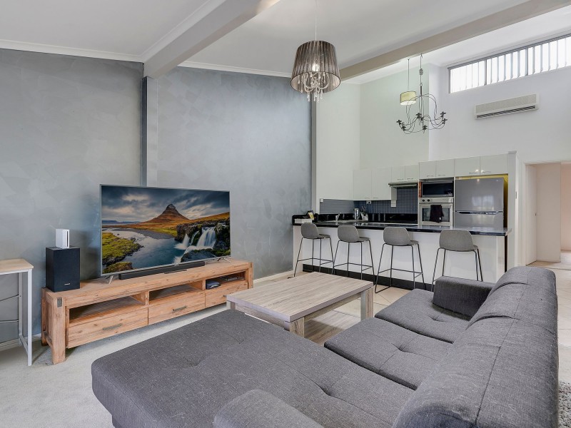 37/63 Olsen Avenue, Labrador QLD 4215