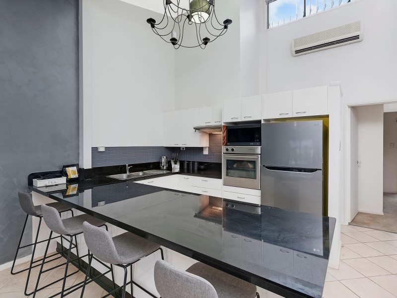 37/63 Olsen Avenue, Labrador QLD 4215