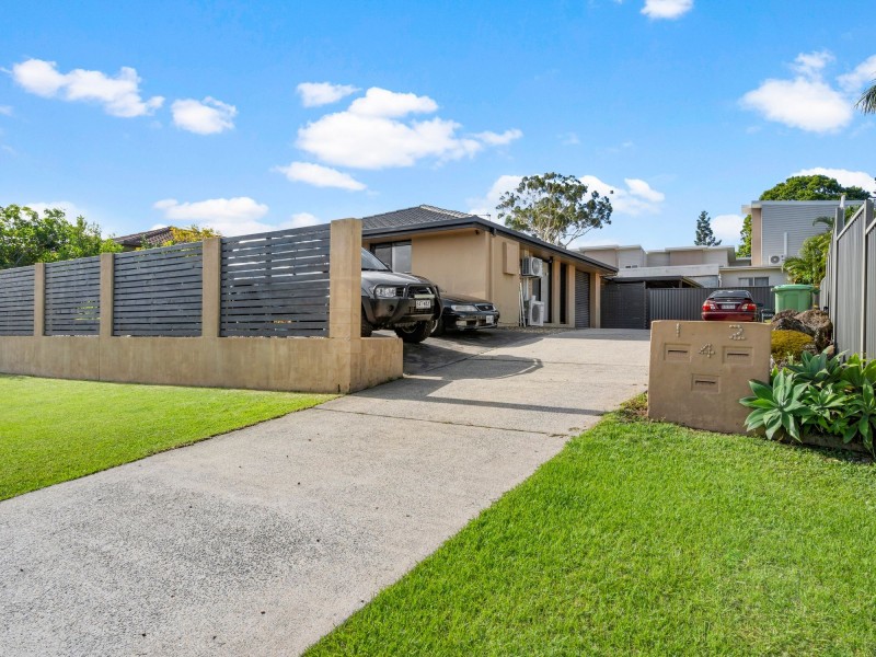1/4 Ruth Anne Close, Labrador QLD 4215