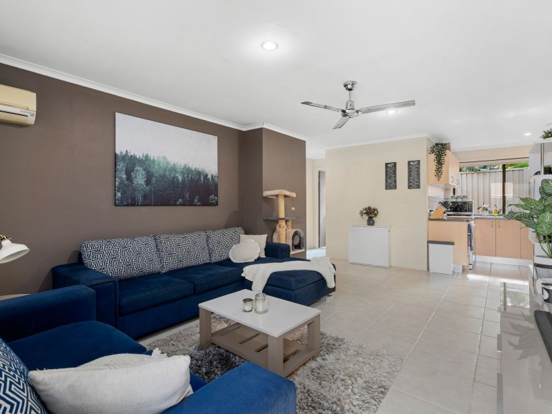 1/4 Ruth Anne Close, Labrador QLD 4215