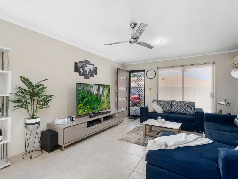 1/4 Ruth Anne Close, Labrador QLD 4215