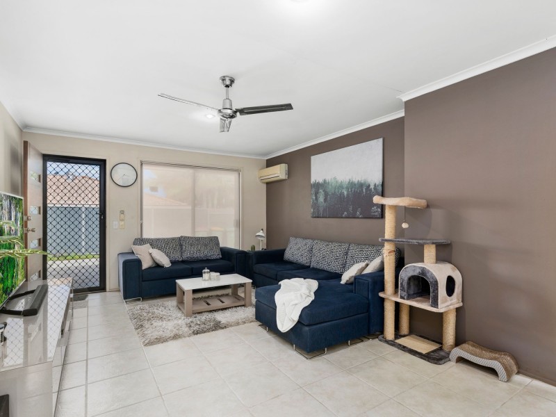 1/4 Ruth Anne Close, Labrador QLD 4215