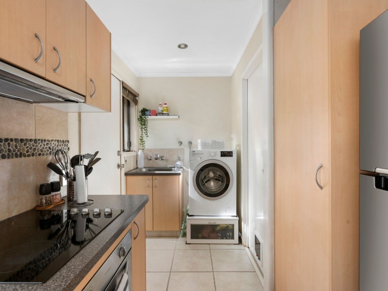 1/4 Ruth Anne Close, Labrador QLD 4215