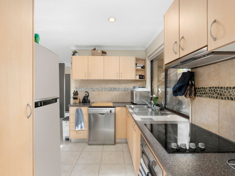 1/4 Ruth Anne Close, Labrador QLD 4215