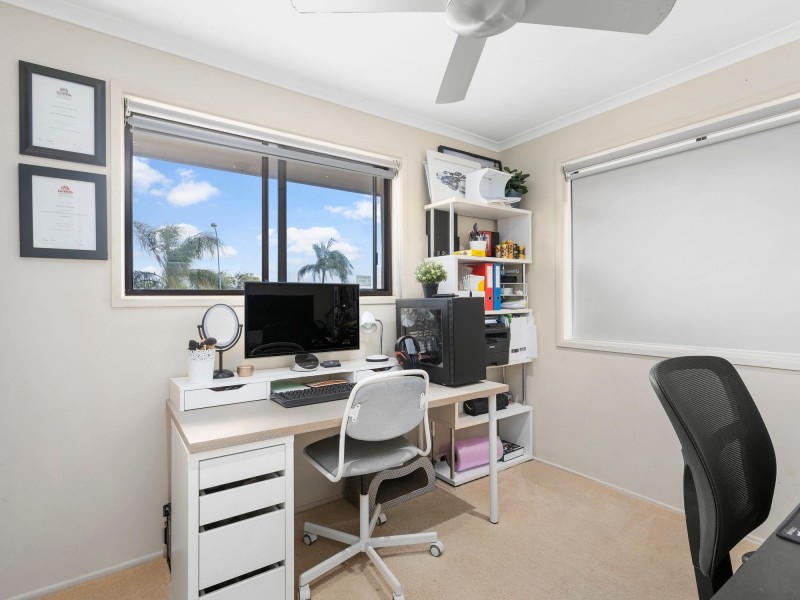 1/4 Ruth Anne Close, Labrador QLD 4215