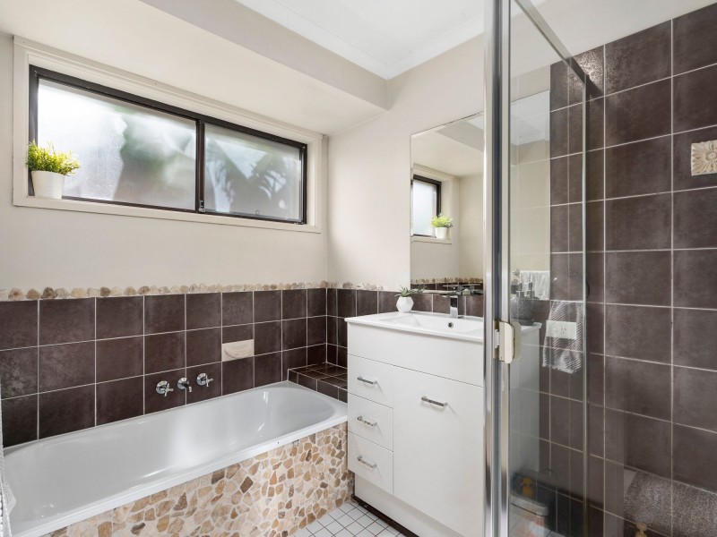1/4 Ruth Anne Close, Labrador QLD 4215
