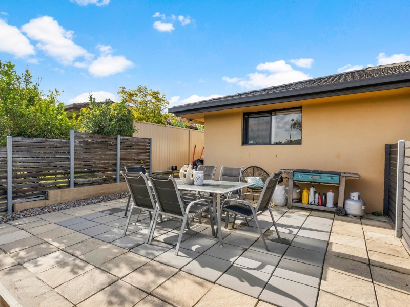 1/4 Ruth Anne Close, Labrador QLD 4215