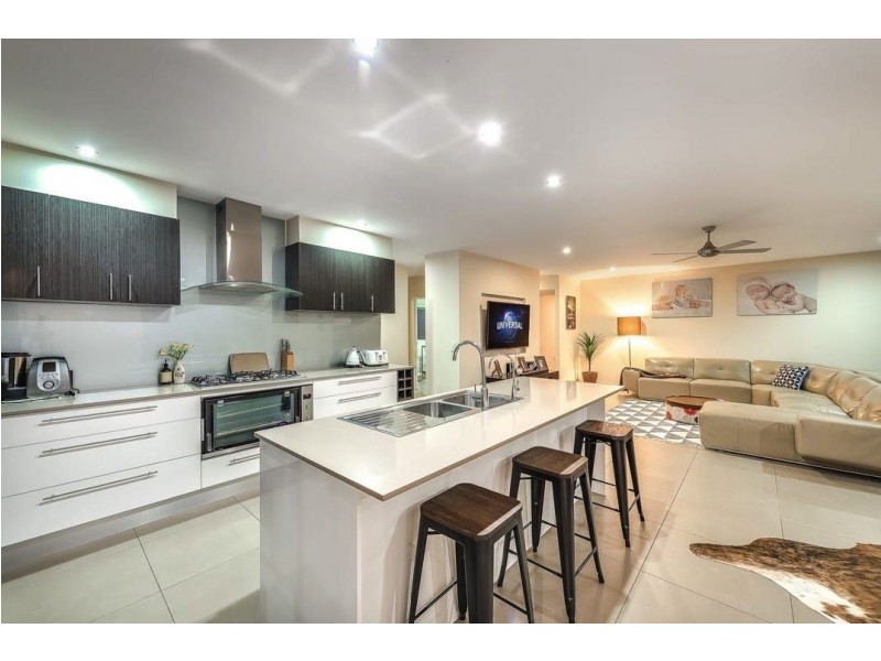 4 Allington Circuit, Maudsland QLD 4210