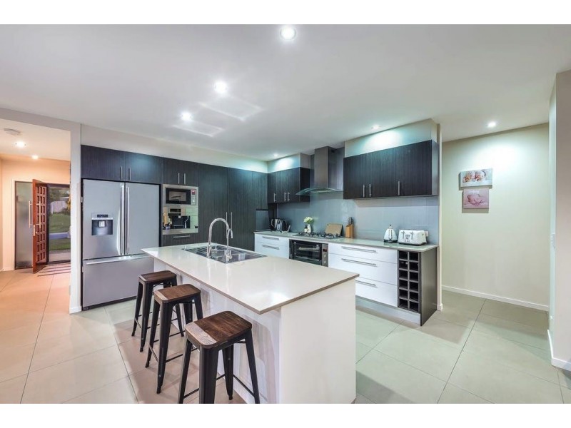 4 Allington Circuit, Maudsland QLD 4210