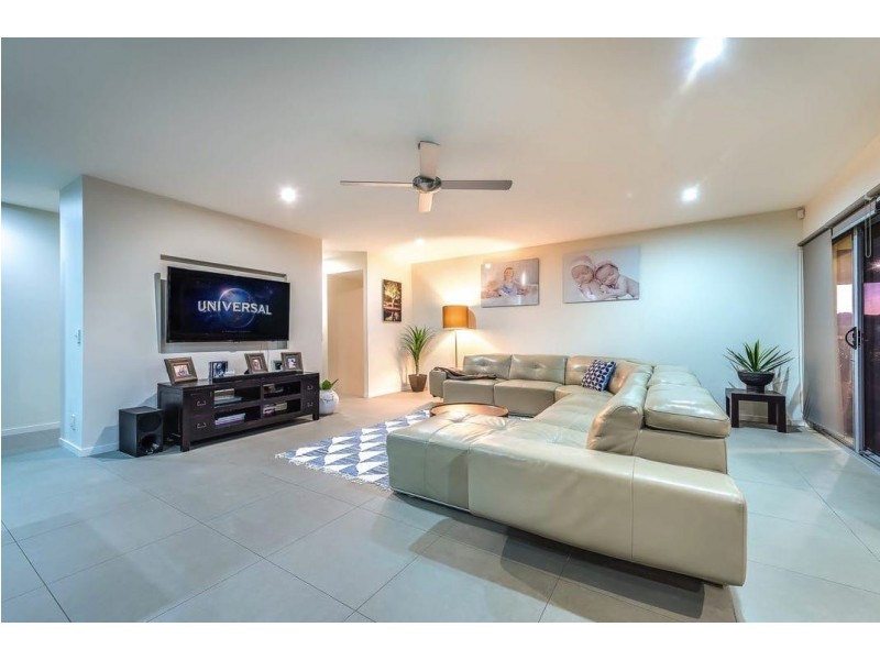 4 Allington Circuit, Maudsland QLD 4210