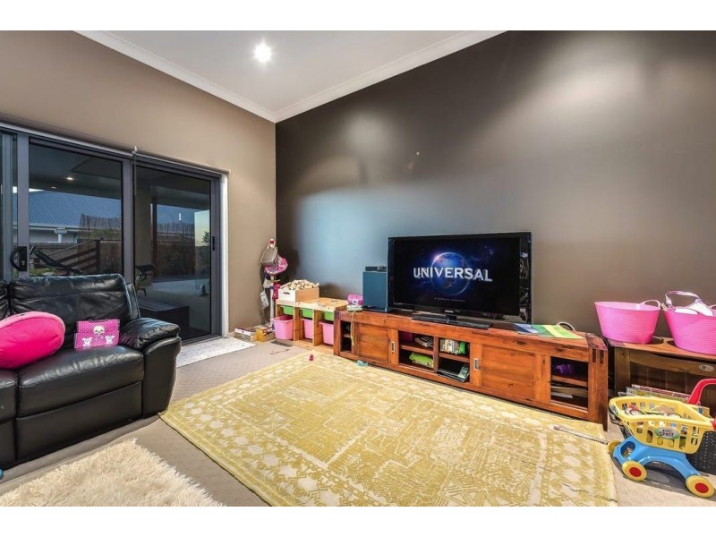 4 Allington Circuit, Maudsland QLD 4210
