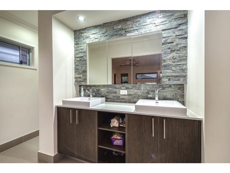 4 Allington Circuit, Maudsland QLD 4210