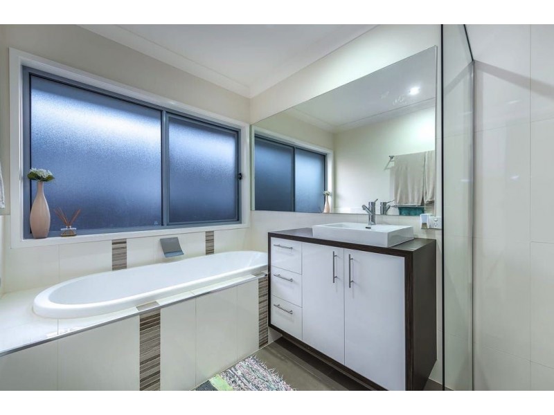 4 Allington Circuit, Maudsland QLD 4210