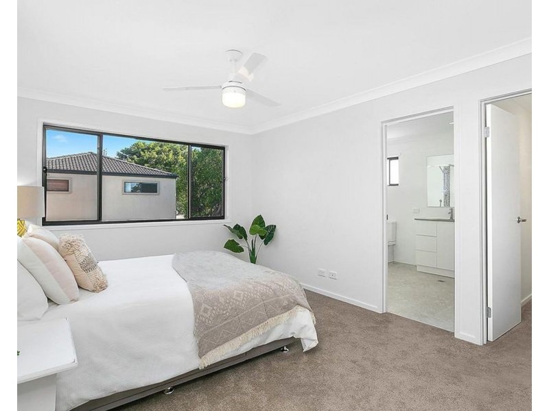 2/4 Meyer Street, Southport QLD 4215