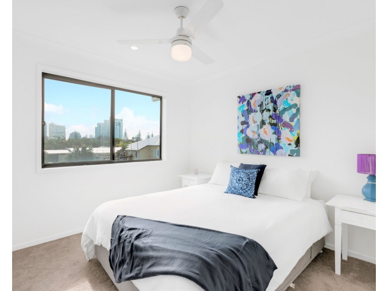 2/4 Meyer Street, Southport QLD 4215