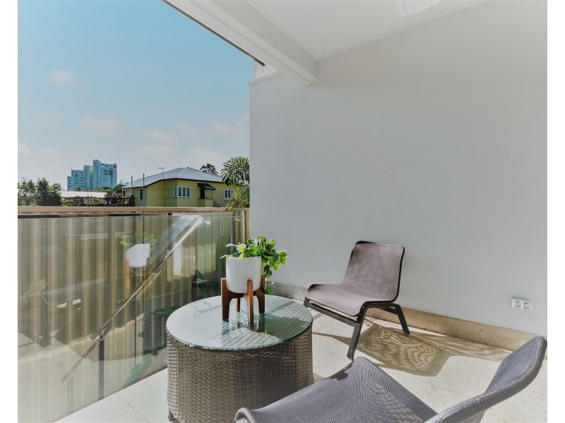 2/4 Meyer Street, Southport QLD 4215