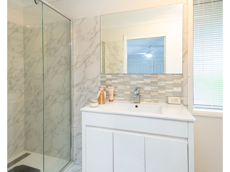 47 Barrs Ave, Oxenford QLD 4210