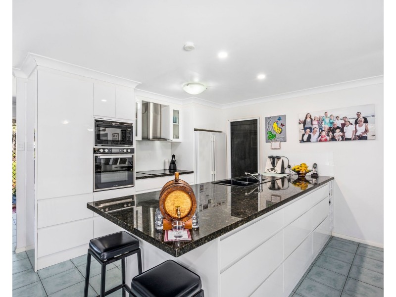 8 Silverpine Crescent, Oxenford QLD 4210