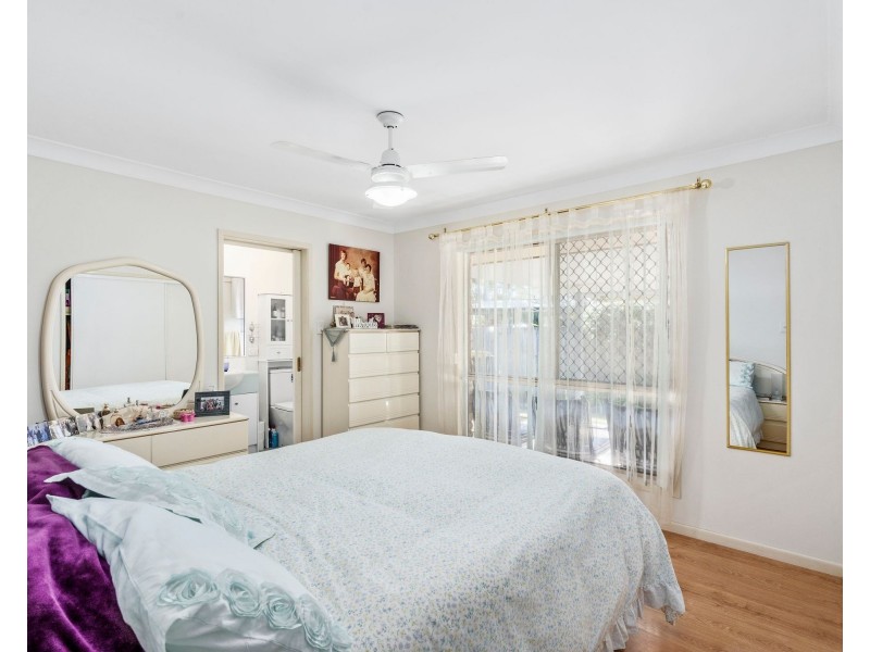 8 Silverpine Crescent, Oxenford QLD 4210