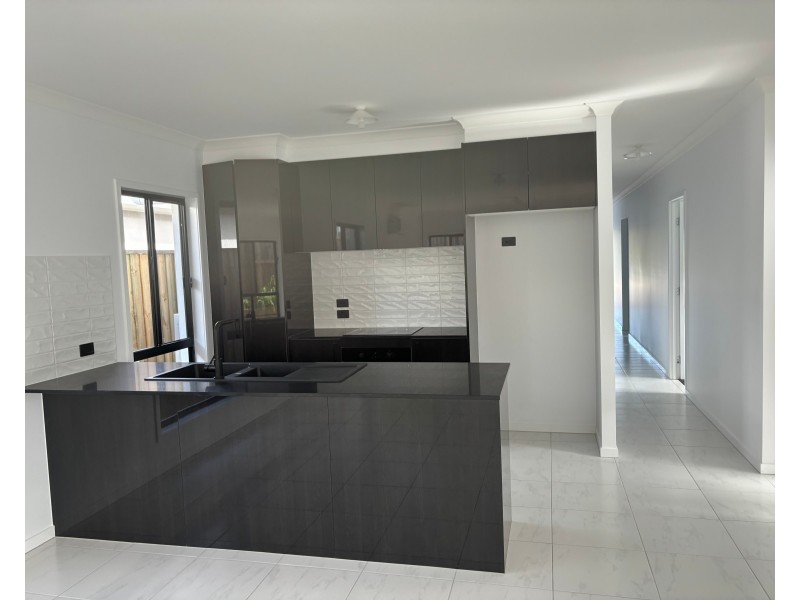 73 Foreshore Street, Coomera QLD 4209