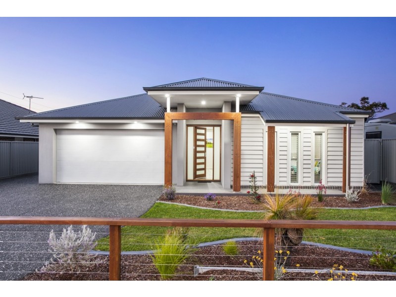 15 Buckle Avenue, Engadine NSW 2233