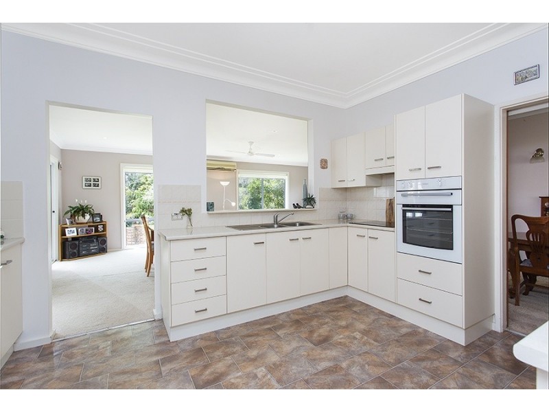 38 Parklands Ave, Heathcote NSW 2233