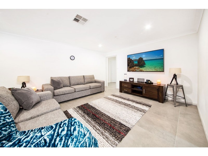 8 Mannikin Drive, Woronora Heights NSW 2233