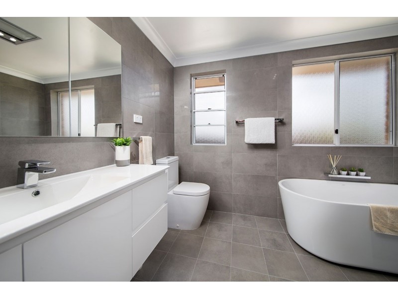 8 Mannikin Drive, Woronora Heights NSW 2233