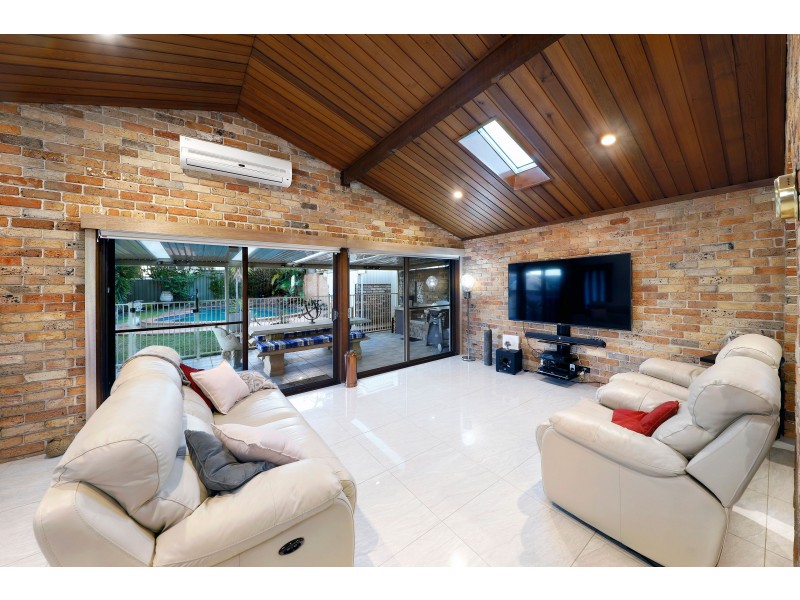 1 Dumbarton Place, Engadine NSW 2233