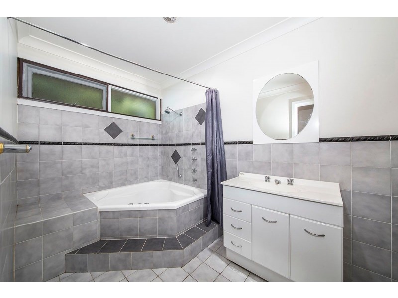 27 Higgerson Avenue, Engadine NSW 2233