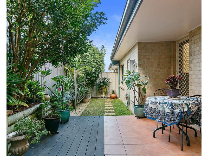 2/62-64 Old Bush Road, Yarrawarrah NSW 2233